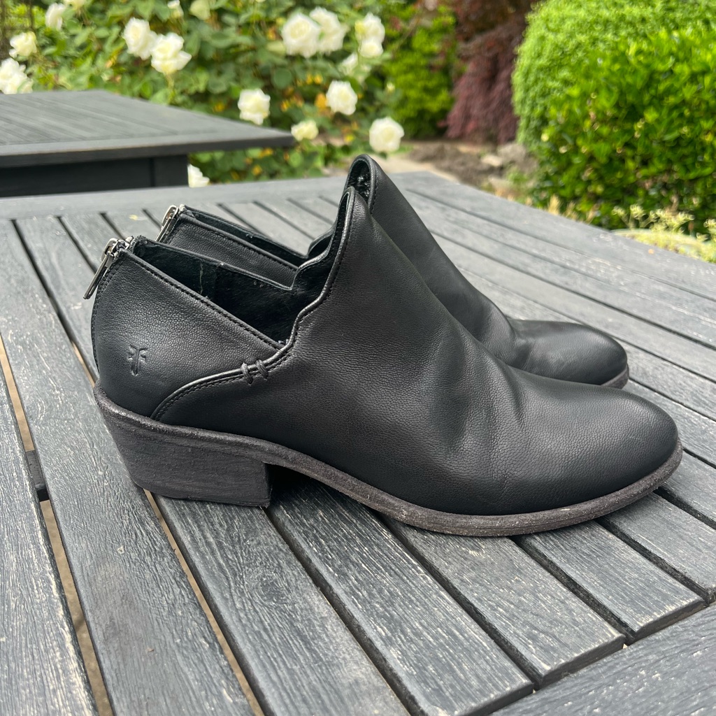 Frye Clogs 9.5